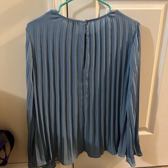 Blue top - Picture 4 of 6